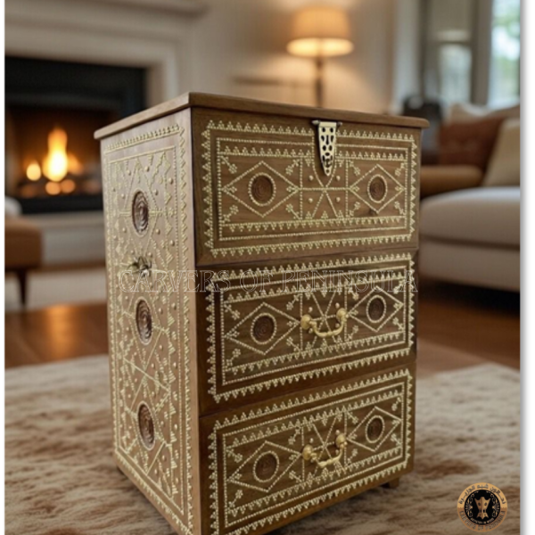 Elegant Wooden Storage Chest – Handcrafted Heritage Design