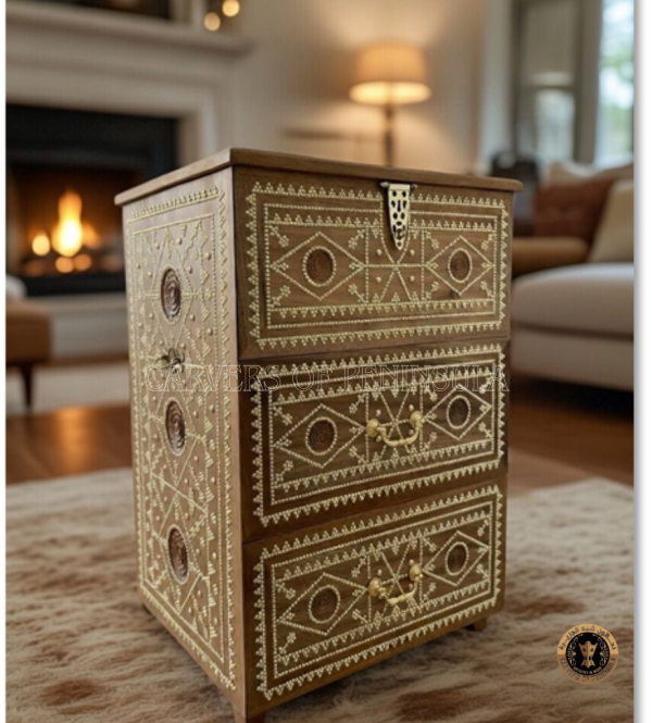 Elegant Wooden Storage Chest – Handcrafted Heritage Design