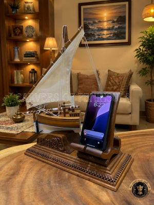 Jalbut Dhow Phone Stand – A Timeless Blend of Heritage and Functionality