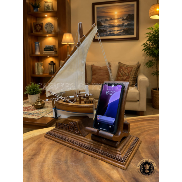 Jalbut Dhow Phone Stand – A Timeless Blend of Heritage and Functionality