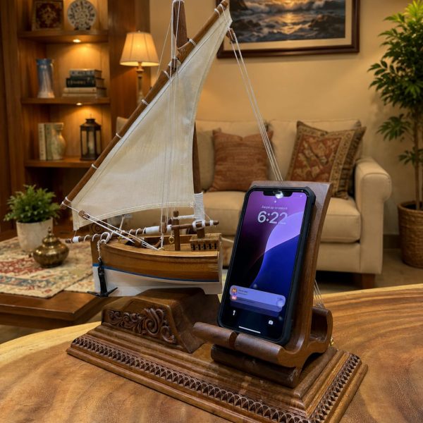 Jalbut Dhow Phone Stand – A Timeless Blend of Heritage and Functionality